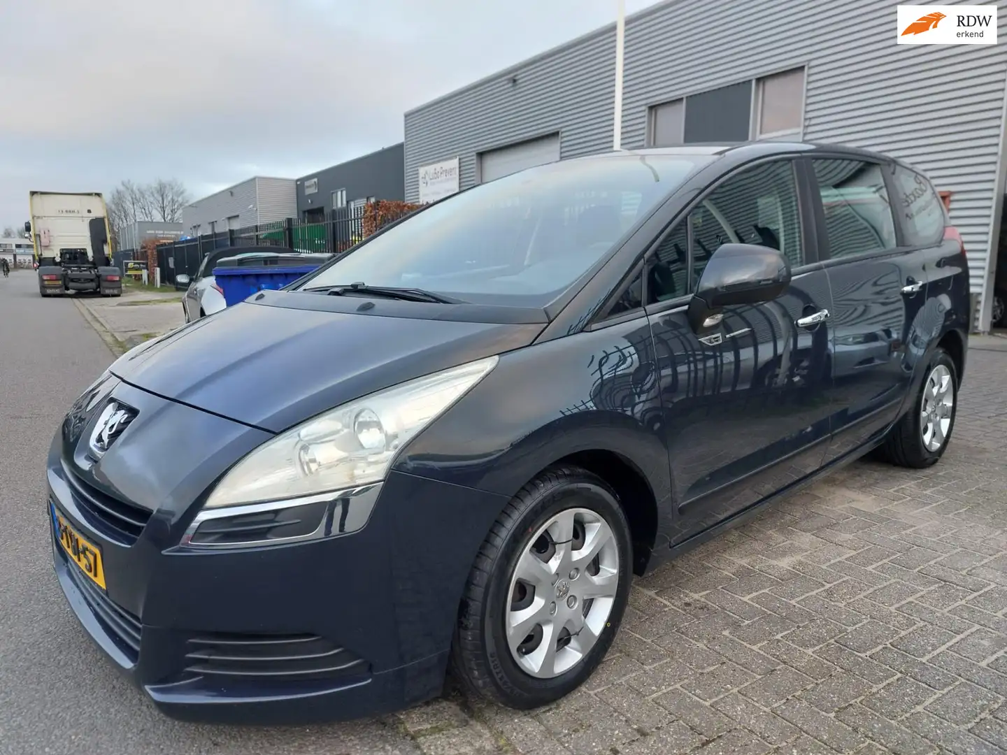 Peugeot 5008 1.6 VTi SR 5 deurs + geregelde airco Grau - 1