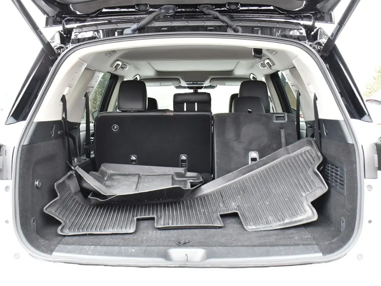Nissan Pathfinder снимка Nissan Pathfinder