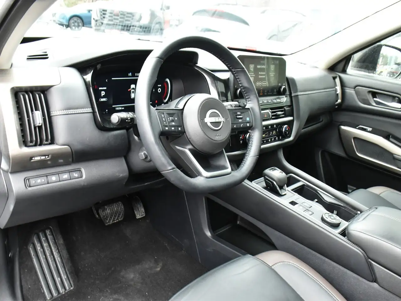Nissan Pathfinder снимка Nissan Pathfinder