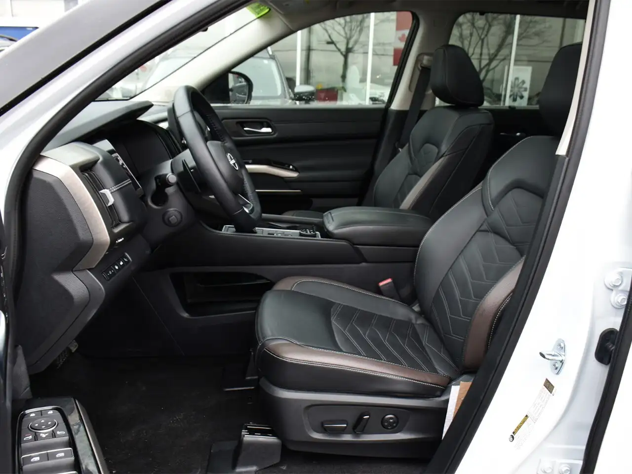 Nissan Pathfinder снимка Nissan Pathfinder
