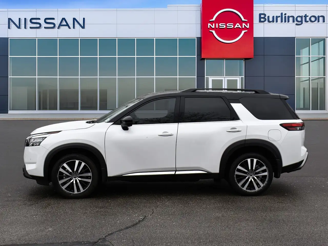 Nissan Pathfinder снимка Nissan Pathfinder