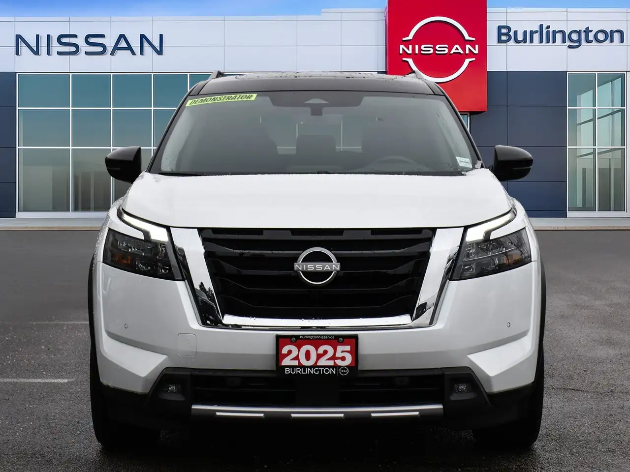 Nissan Pathfinder снимка Nissan Pathfinder