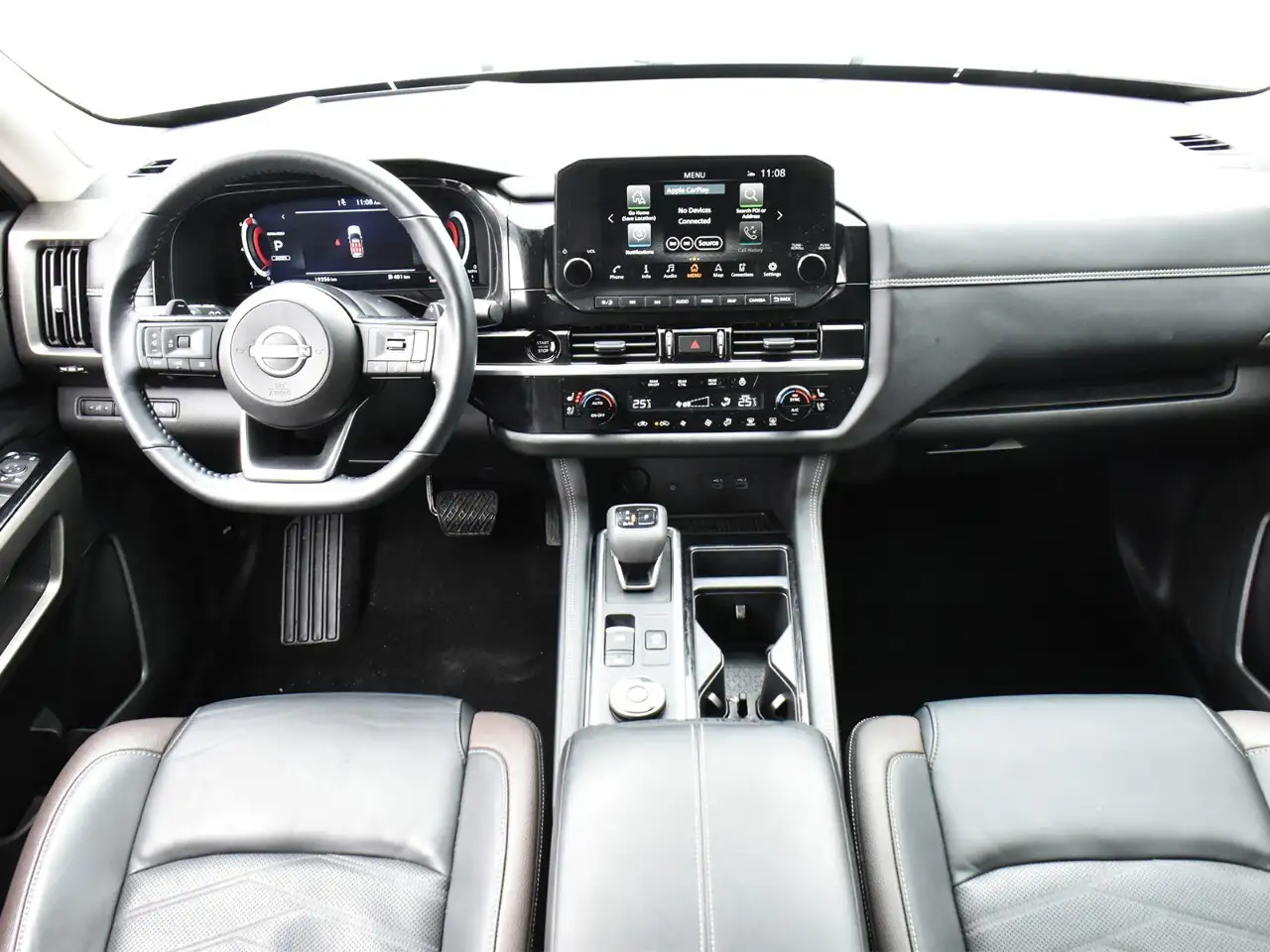 Nissan Pathfinder снимка Nissan Pathfinder