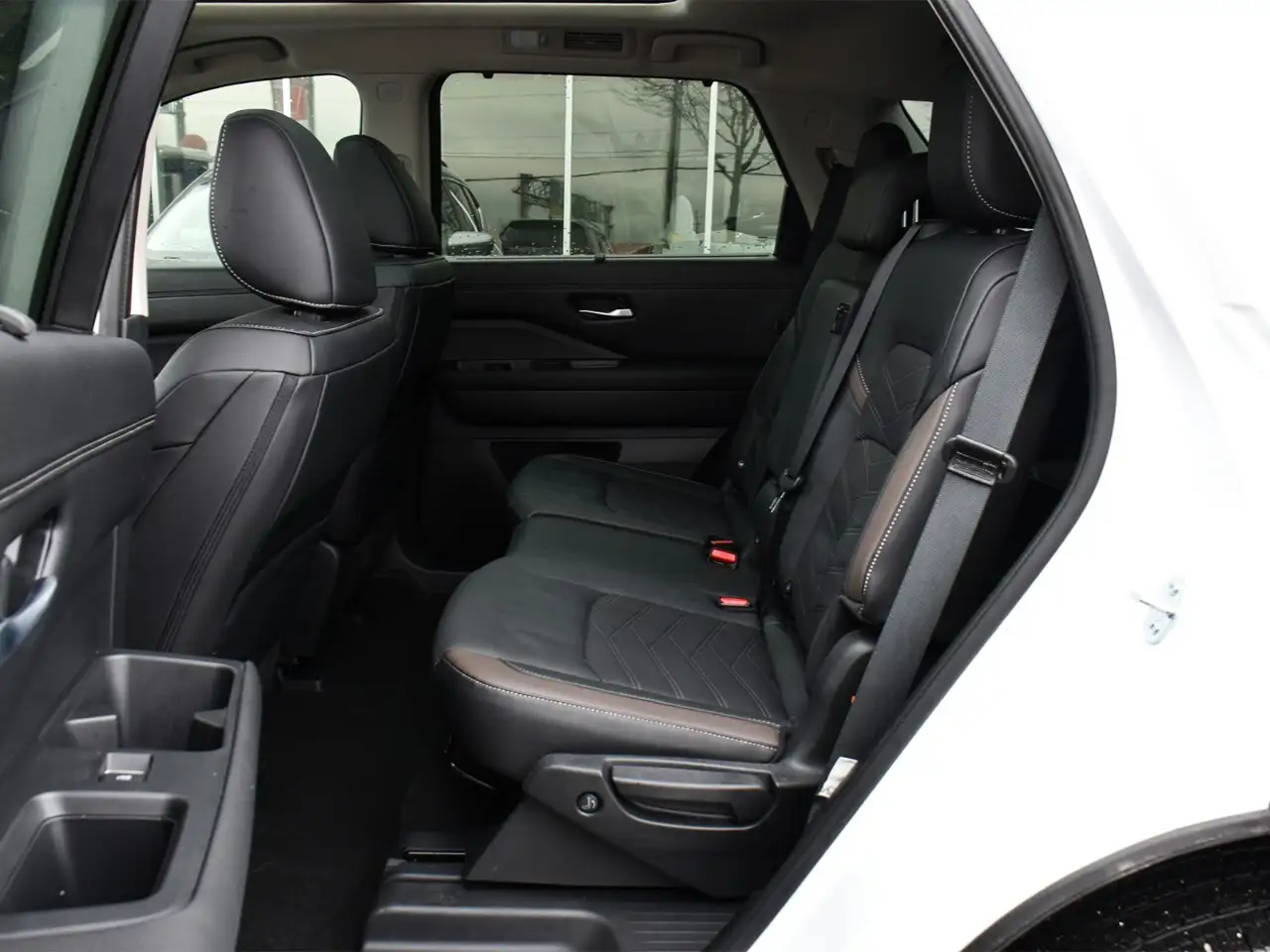 Nissan Pathfinder снимка Nissan Pathfinder