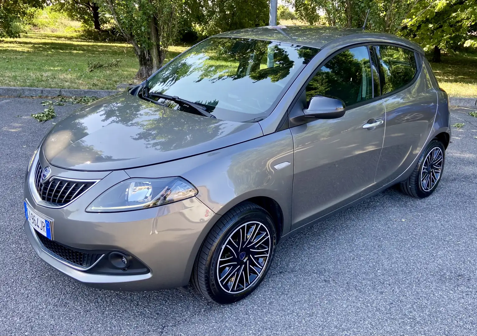 Lancia Ypsilon 1.0 firefly 70cv hybrid Gold - NEOPATENTATI Grigio - 1
