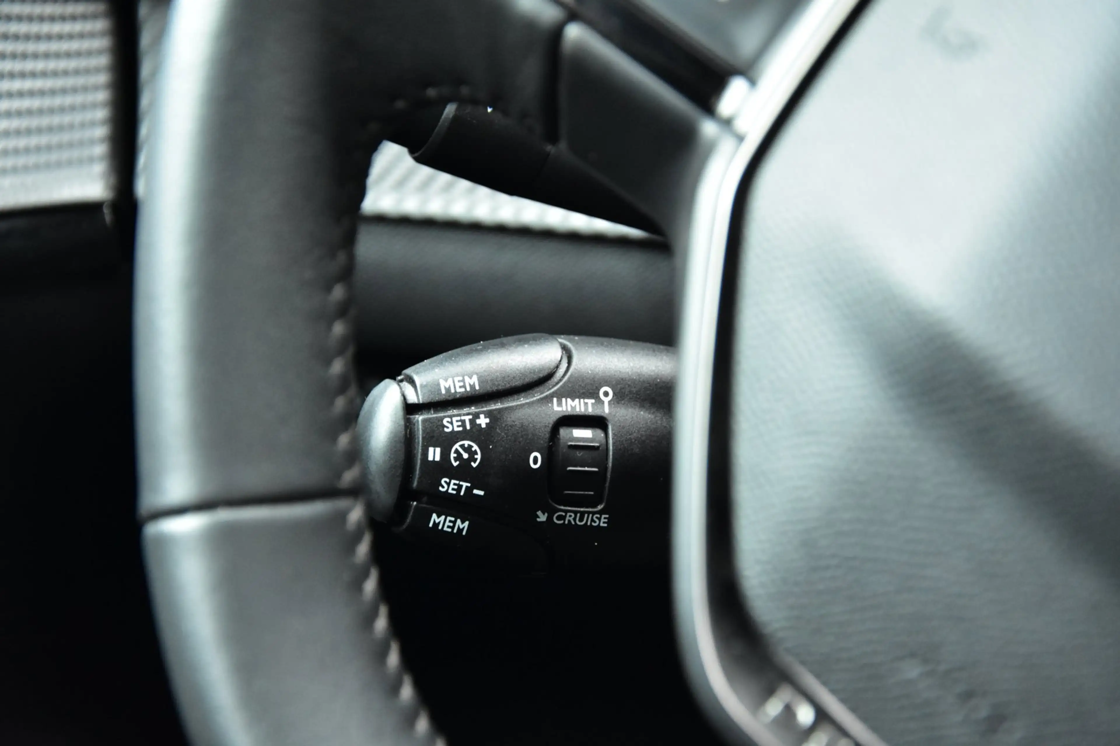 Peugeot 208 1.2 PureTech Active Pack | App Connect | PDC | NL- — photo 18