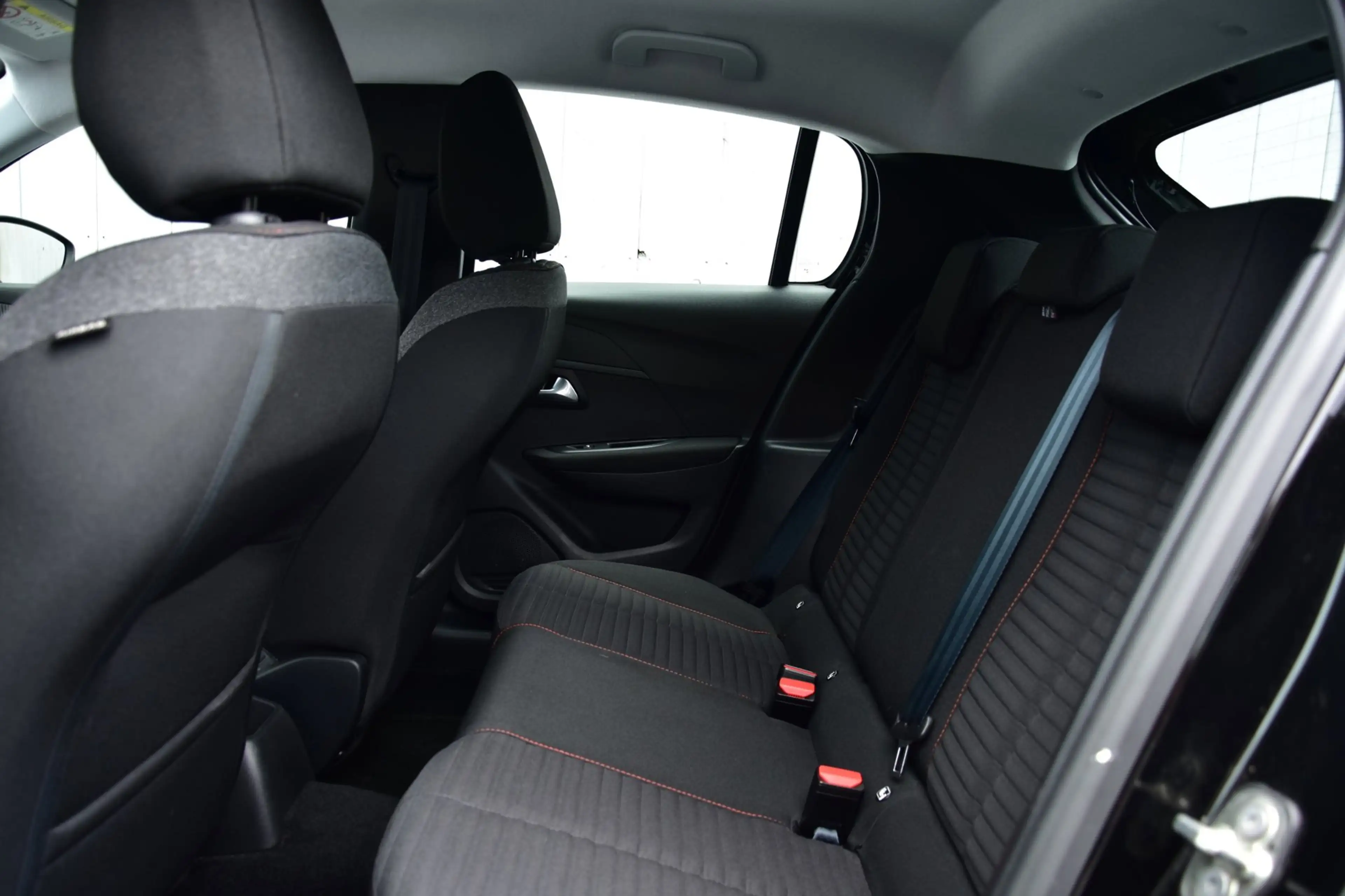 Peugeot 208 1.2 PureTech Active Pack | App Connect | PDC | NL- — photo 6