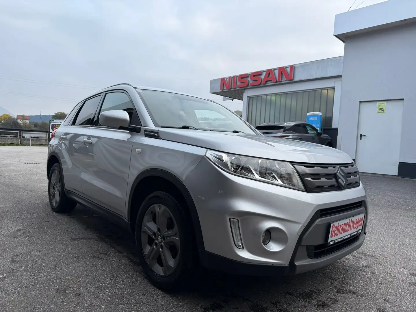 Suzuki Vitara Suzuki Vitara 1,6 VVT 4WD GL Shine Grau - 2