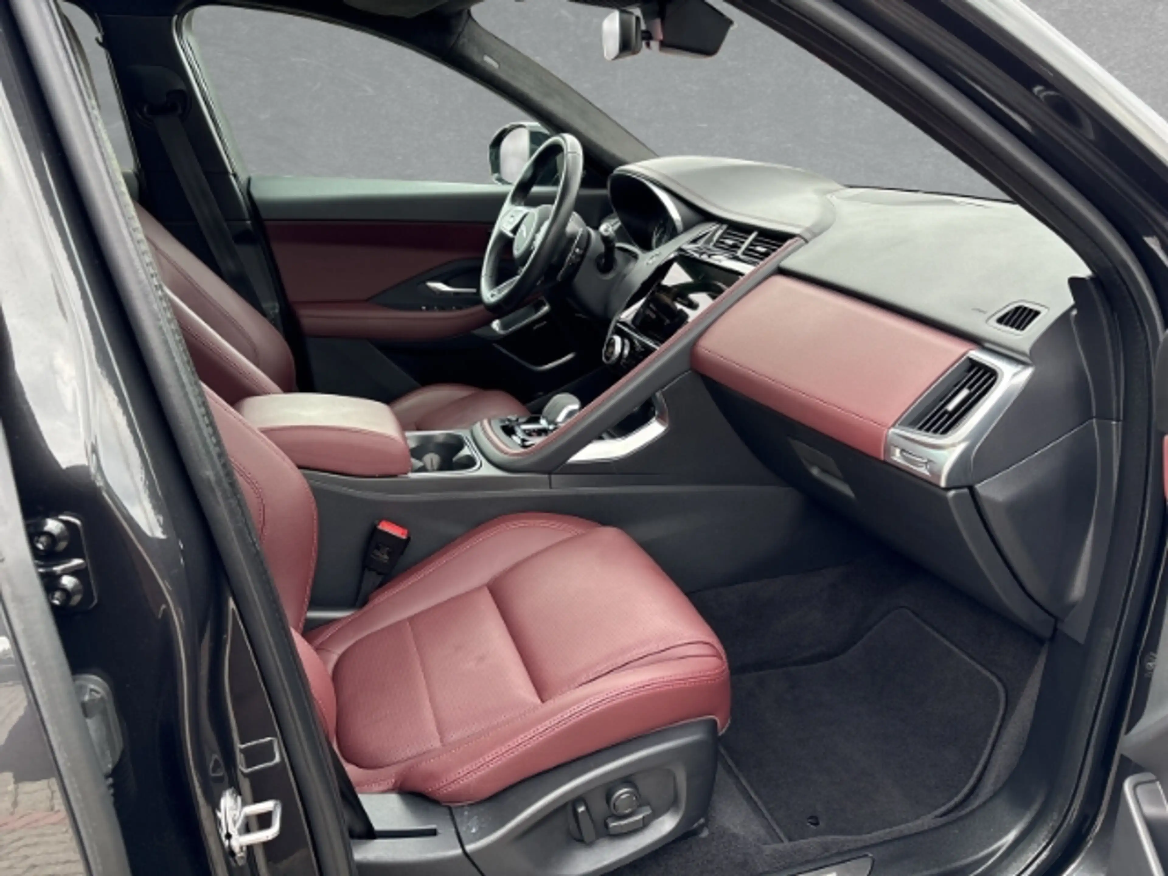 Jaguar E-Pace R-Dynamic S AWD Plug-In Hybrid AD Panorama Navi Le — photo 3