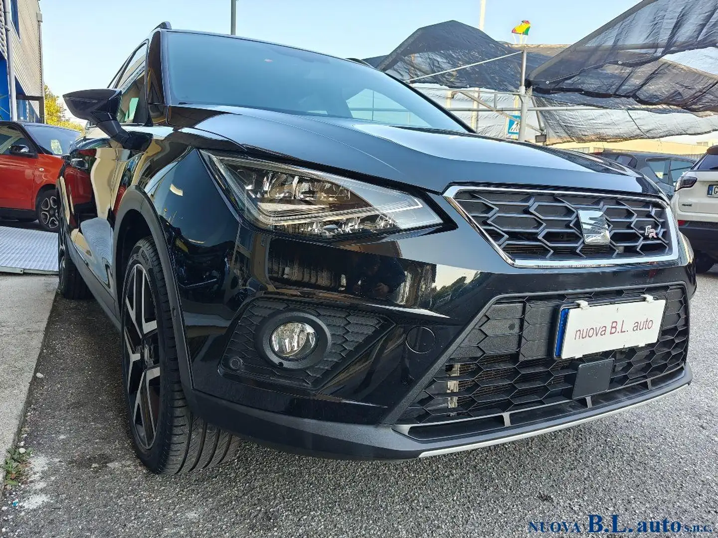 SEAT Arona 1.0 TGI FR Nero - 2