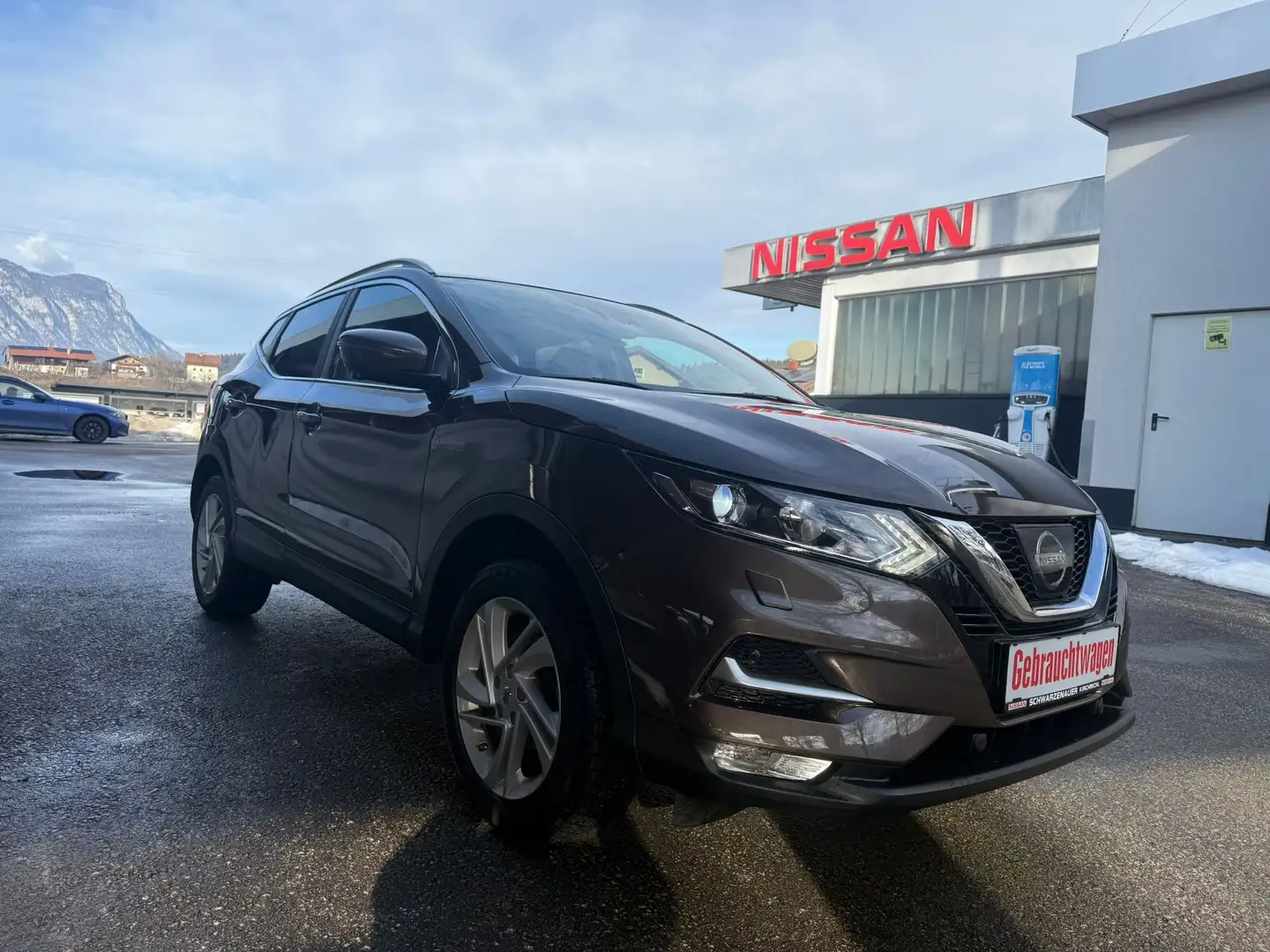Nissan Qashqai N-Connecta 1.2 DIG-T Braun - 1