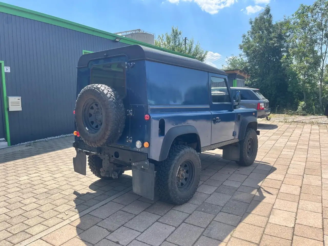 LAND ROVER DEFENDER 2.5 TD5 90 122 ch | 4X4 | BVM | VOLANT CUIR | ATTELAGE FIXE - 141.000 KMS