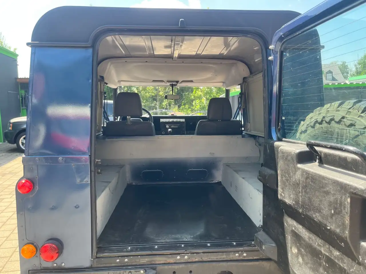 LAND ROVER DEFENDER 2.5 TD5 90 122 ch | 4X4 | BVM | VOLANT CUIR | ATTELAGE FIXE - 141.000 KMS