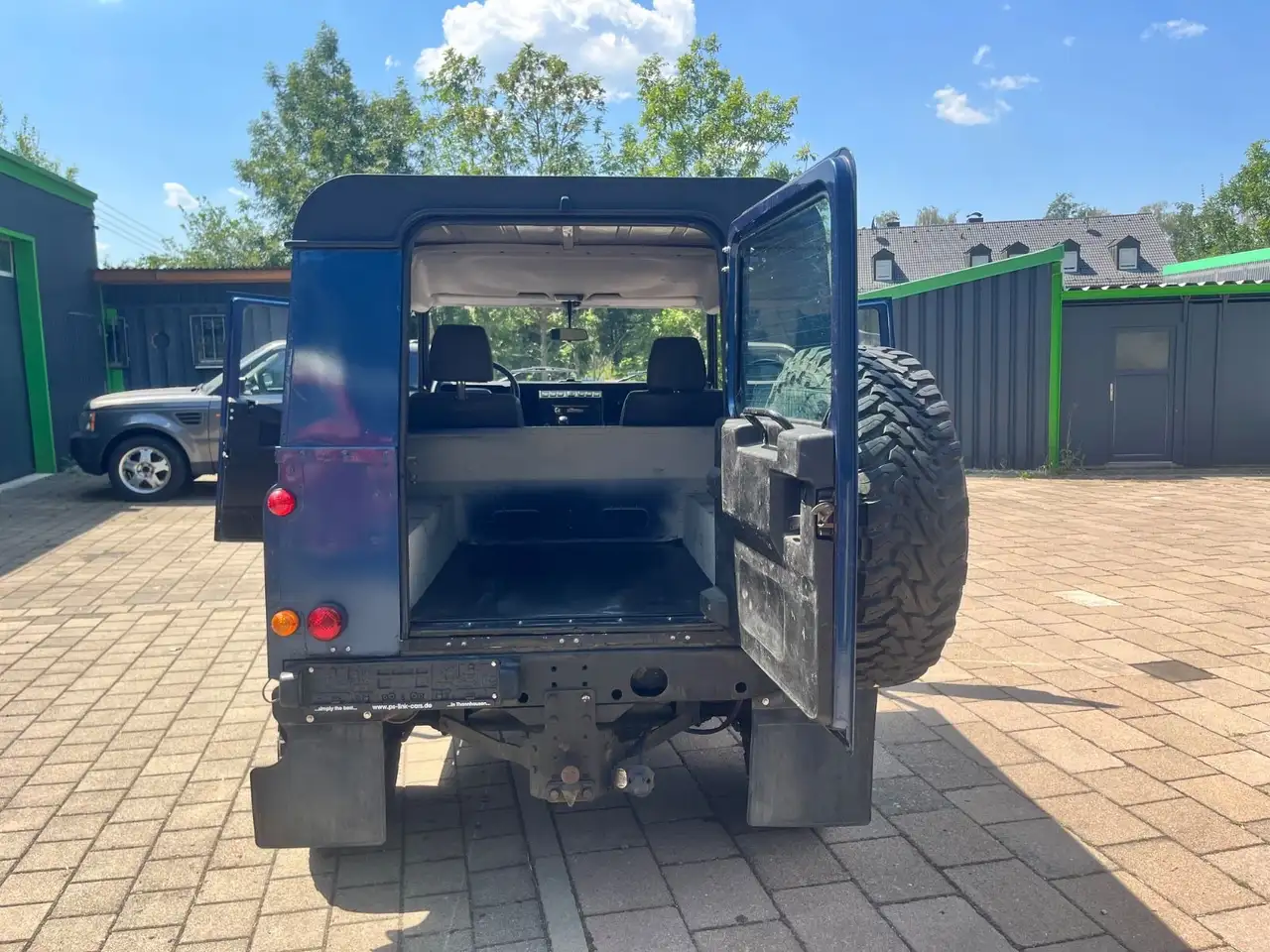 LAND ROVER DEFENDER 2.5 TD5 90 122 ch | 4X4 | BVM | VOLANT CUIR | ATTELAGE FIXE - 141.000 KMS