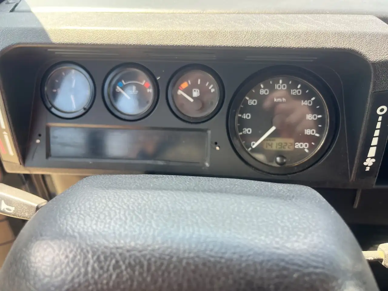 LAND ROVER DEFENDER 2.5 TD5 90 122 ch | 4X4 | BVM | VOLANT CUIR | ATTELAGE FIXE - 141.000 KMS