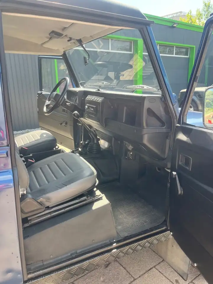 LAND ROVER DEFENDER 2.5 TD5 90 122 ch | 4X4 | BVM | VOLANT CUIR | ATTELAGE FIXE - 141.000 KMS