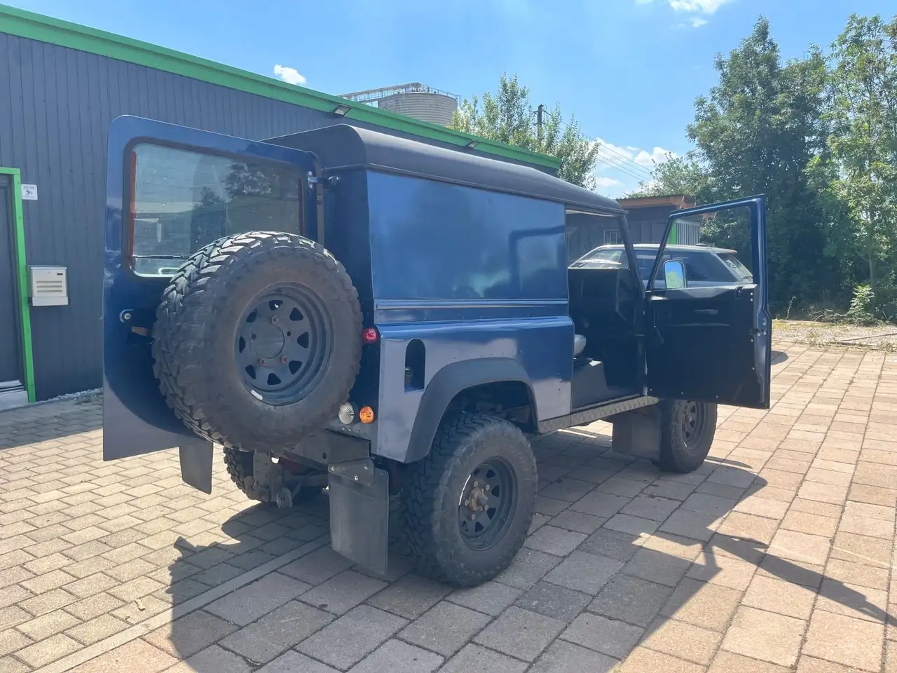 LAND ROVER DEFENDER 2.5 TD5 90 122 ch | 4X4 | BVM | VOLANT CUIR | ATTELAGE FIXE - 141.000 KMS