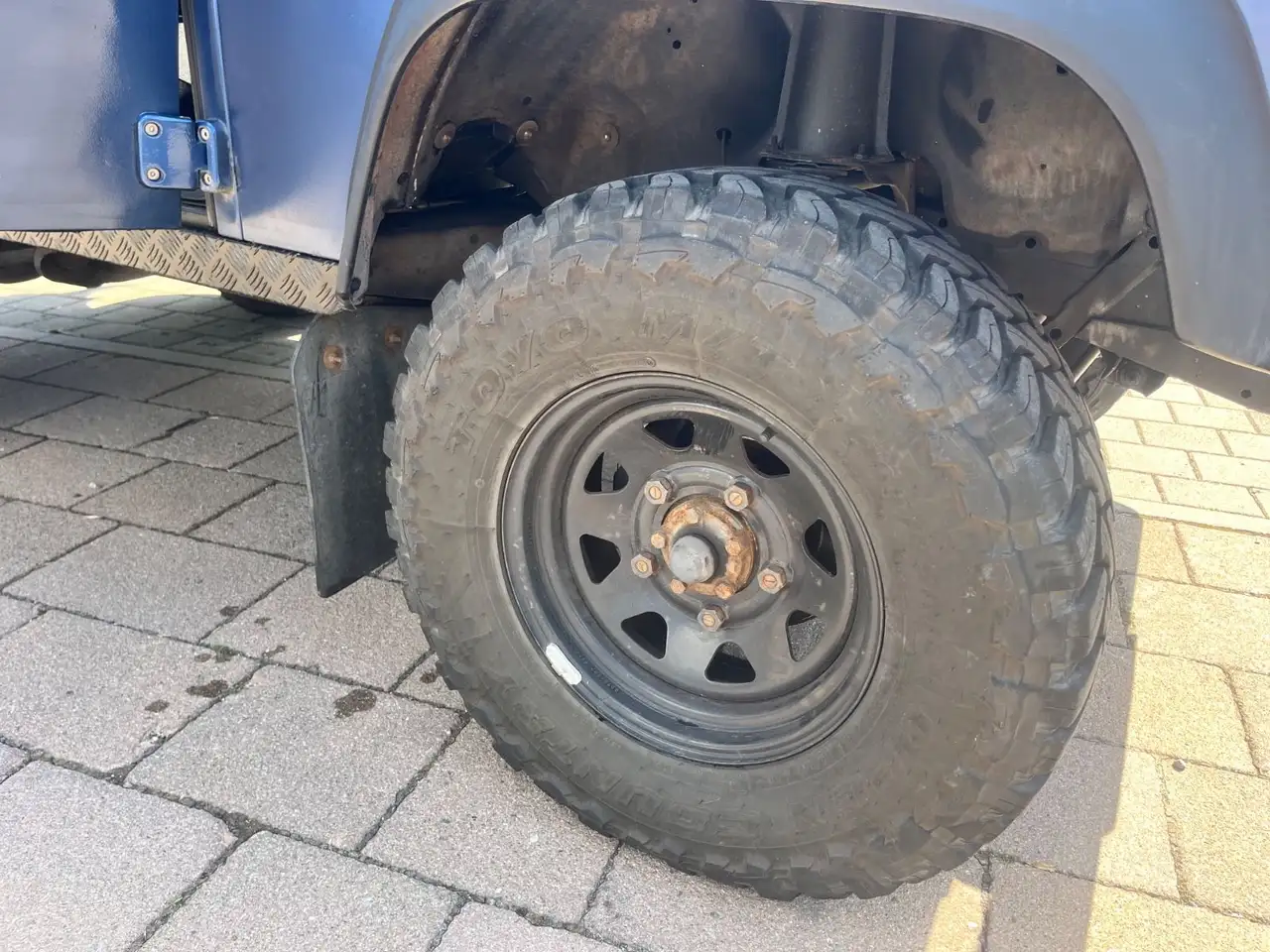 LAND ROVER DEFENDER 2.5 TD5 90 122 ch | 4X4 | BVM | VOLANT CUIR | ATTELAGE FIXE - 141.000 KMS