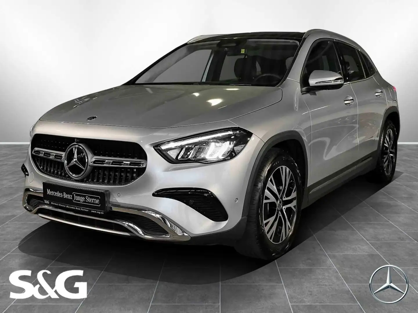 Mercedes-Benz GLA 220 4M Edition AHK+PANO+DISTRO+KEYLESS+18" Silber - 1