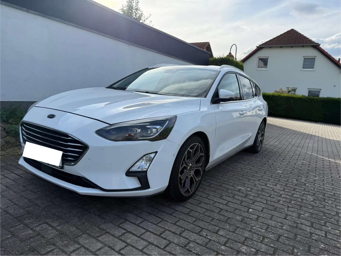 Ford Focus Turnier 2.0 EcoBlue Aut. TITANIUM LED AHK ACC B&O Weiß - 2