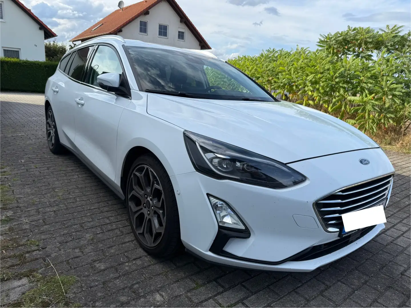 Ford Focus Turnier 2.0 EcoBlue Aut. TITANIUM LED AHK ACC B&O Weiß - 1