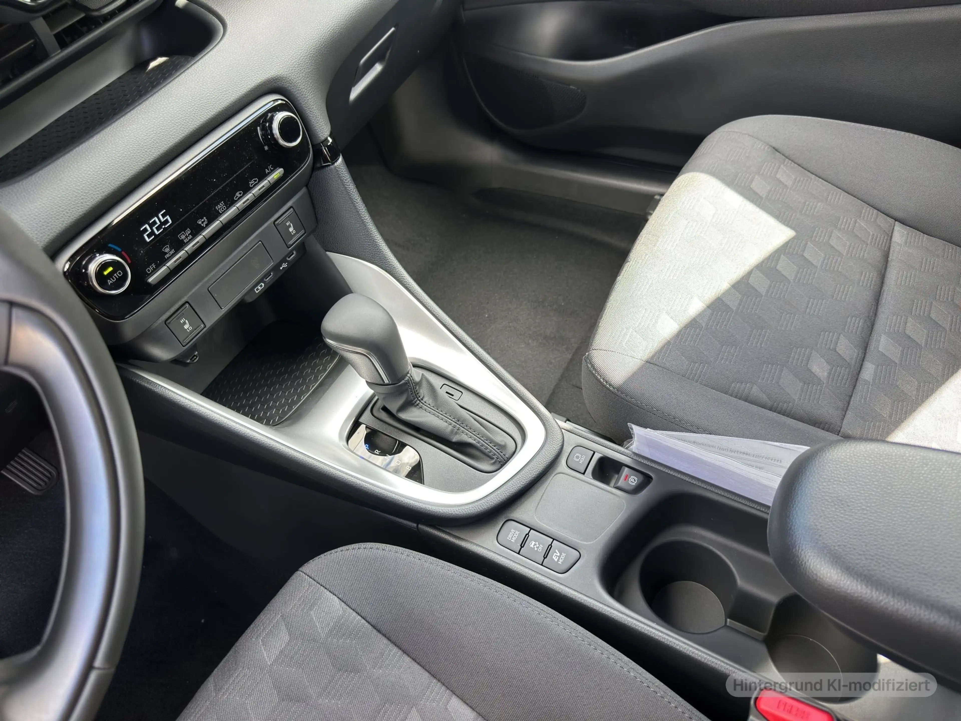 Mazda 2 Hybrid VVT-i 116 PS CVT FWD EXCLUSIVE -Line — photo 9
