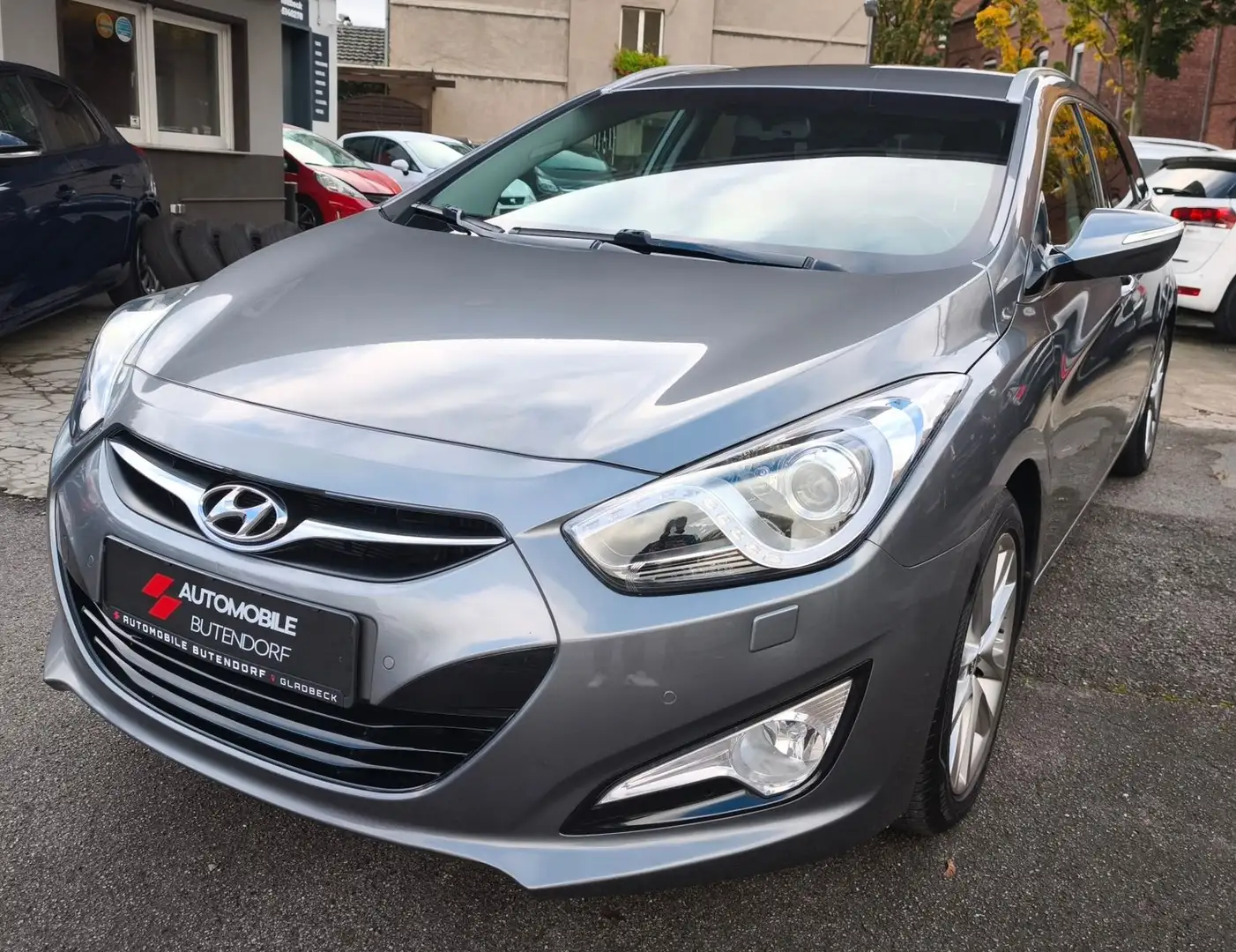 Hyundai i40 cw 1.7 CRDi AUTOMATIK/NAVI/KAMERA/XENON Argent - 1
