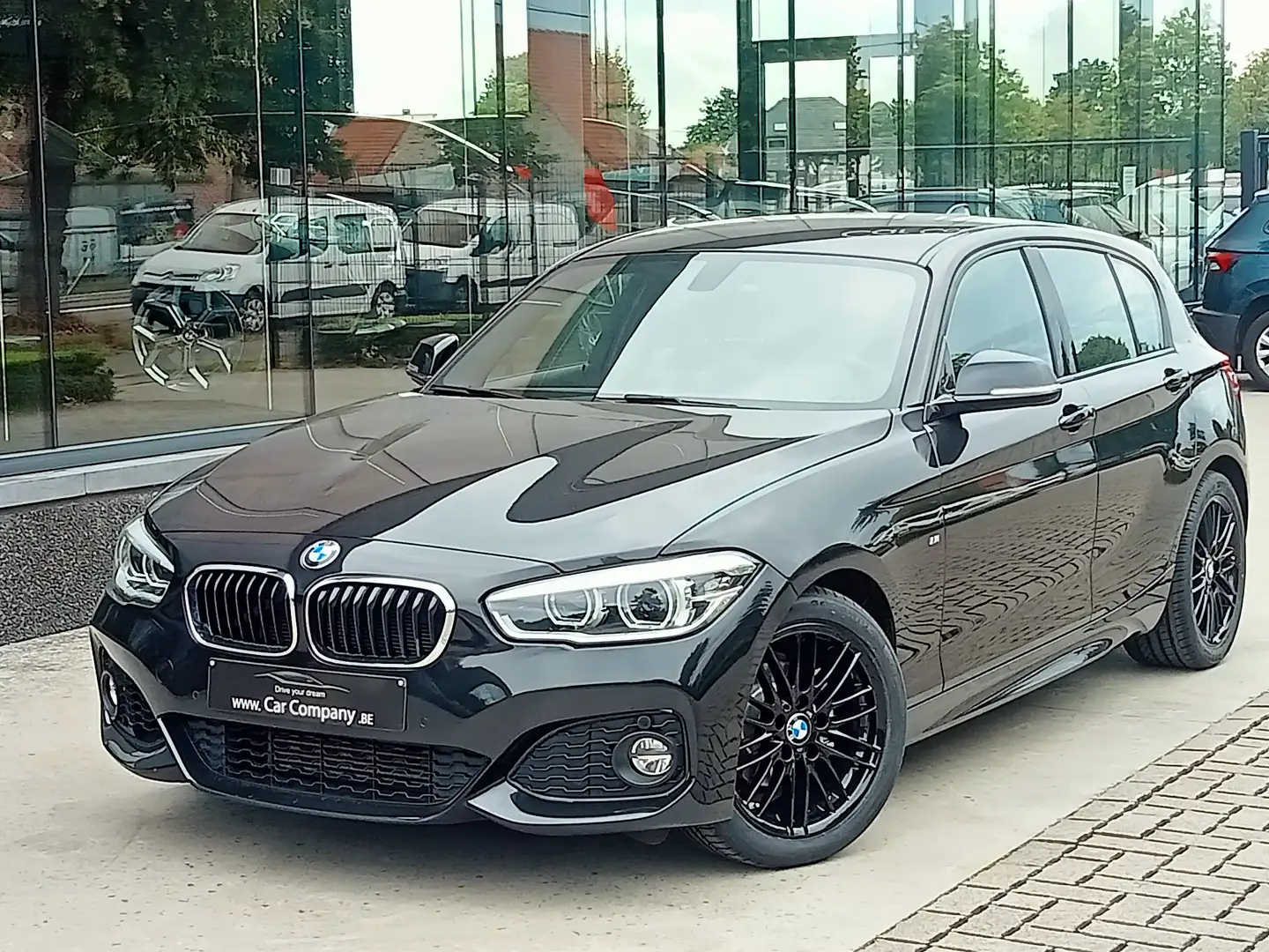 BMW 118 118i Aut. M Sport Чорний - 2