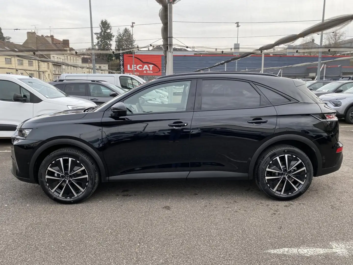 DS Automobiles DS 7 Crossback (2) 1.5 BlueHDi 130 EAT8 Opera TOIT OUVRANT / SIEGES MASSANTS ET VENTILES Schwarz - 2