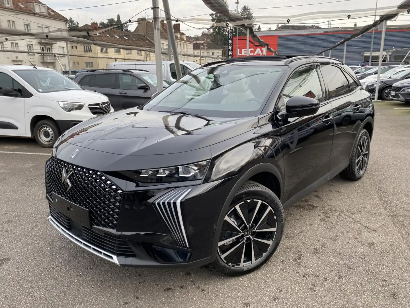 DS Automobiles DS 7 Crossback (2) 1.5 BlueHDi 130 EAT8 Opera TOIT OUVRANT / SIEGES MASSANTS ET VENTILES Schwarz - 1