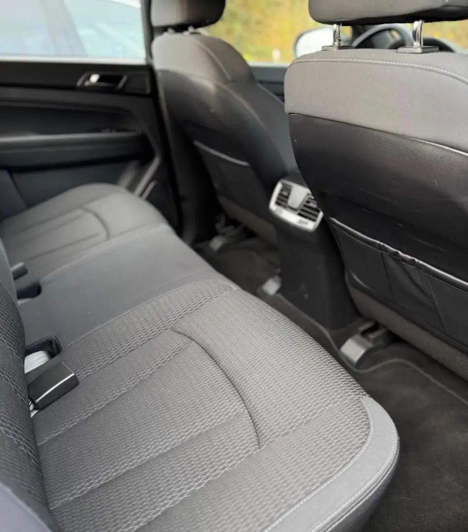 SsangYong Musso 2.2 Quartz 4WD Schwarz - 1