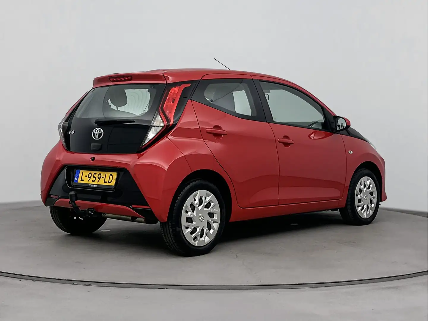 Toyota Aygo 1.0 VVT-i x-play | NL-Auto | Fietsendragerbeugel | Rood - 2