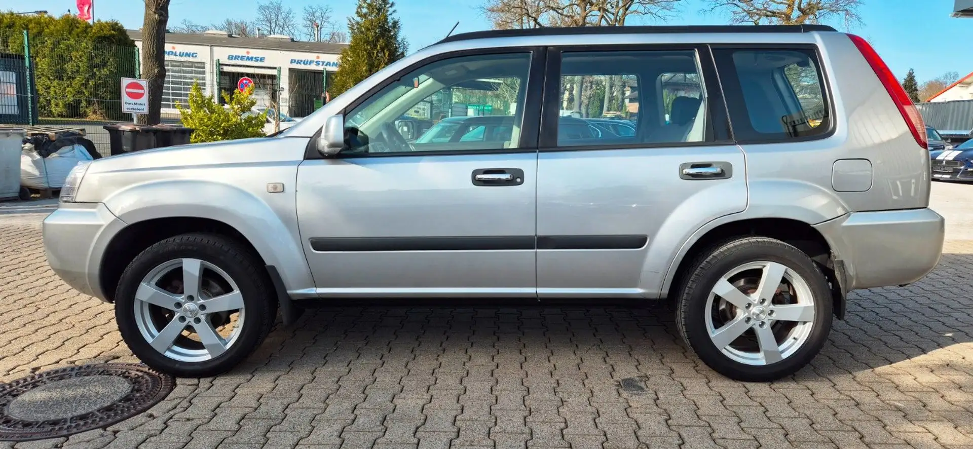 Nissan X-Trail Comfort 2.0 ALU AHK KLIMA Silber - 2