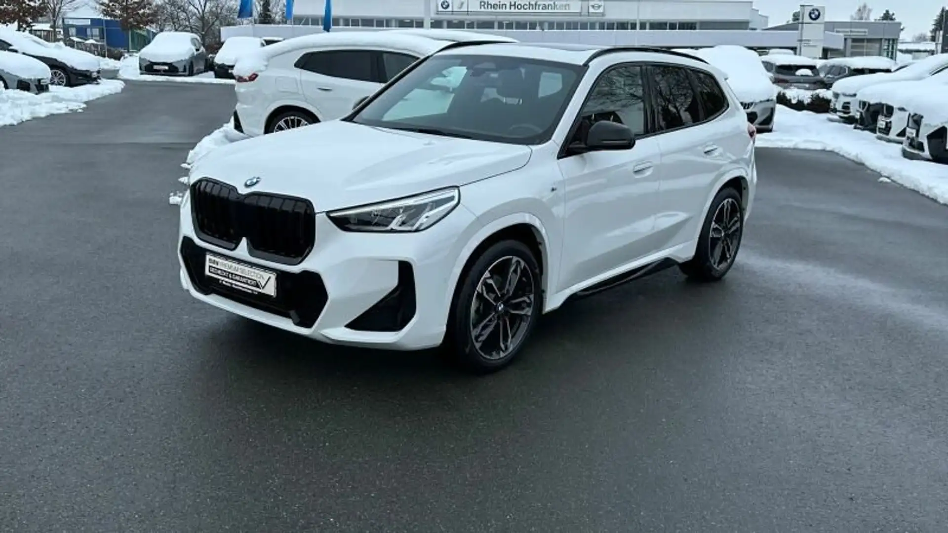 BMW X1 sDrive18i M Sport LED NAVI AHK PANO SPORTSITZ Weiß - 2