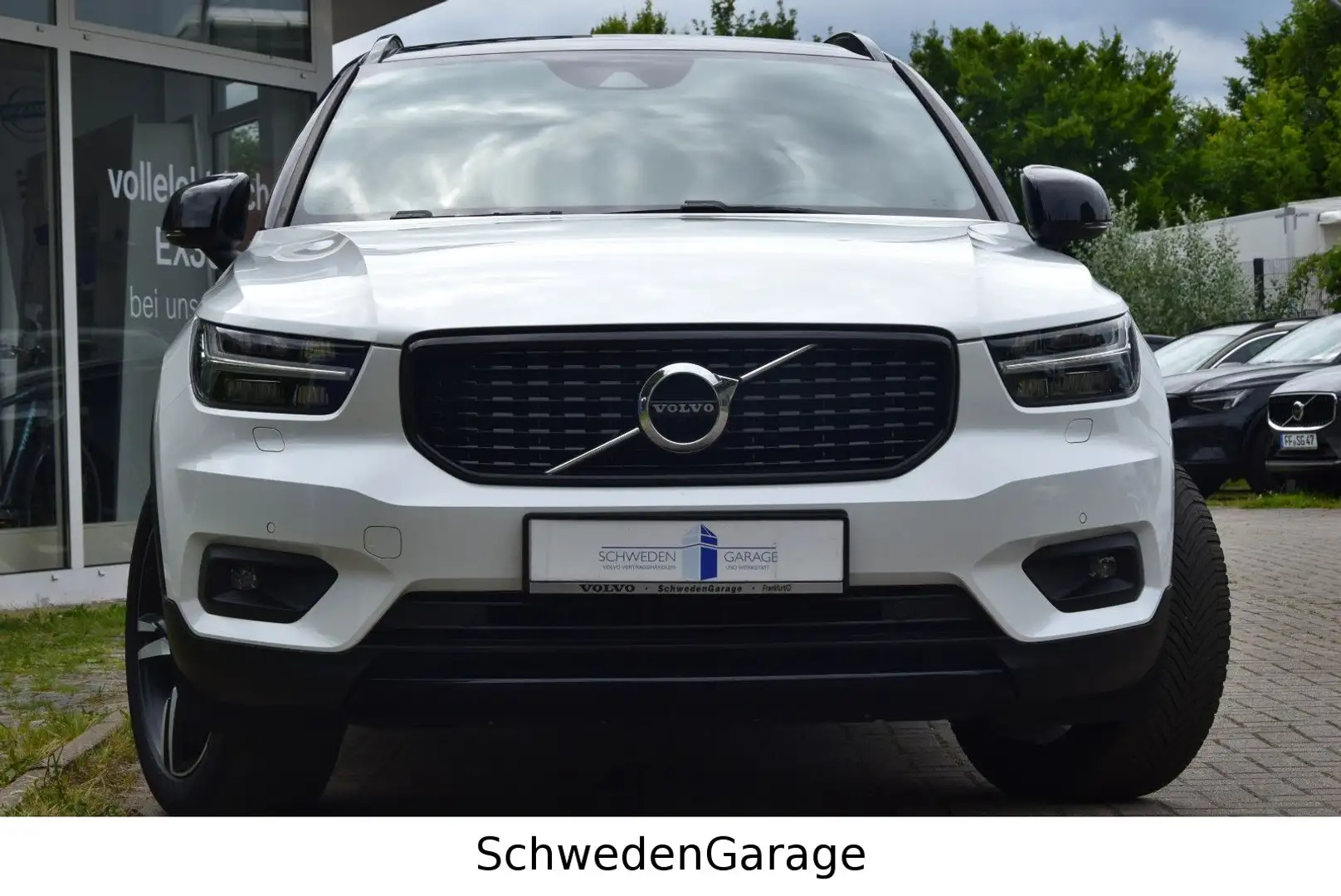Volvo XC40 B4 R Design PilotAss/H&K/Memory/AHK Beyaz - 1