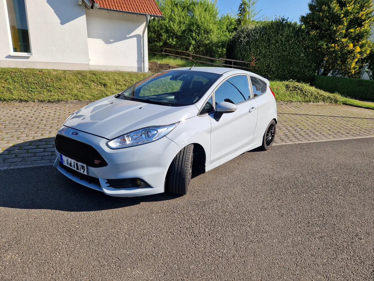 Ford Fiesta Fiesta  3-Türer 1.6 EcoBoost ST200 Grau - 1