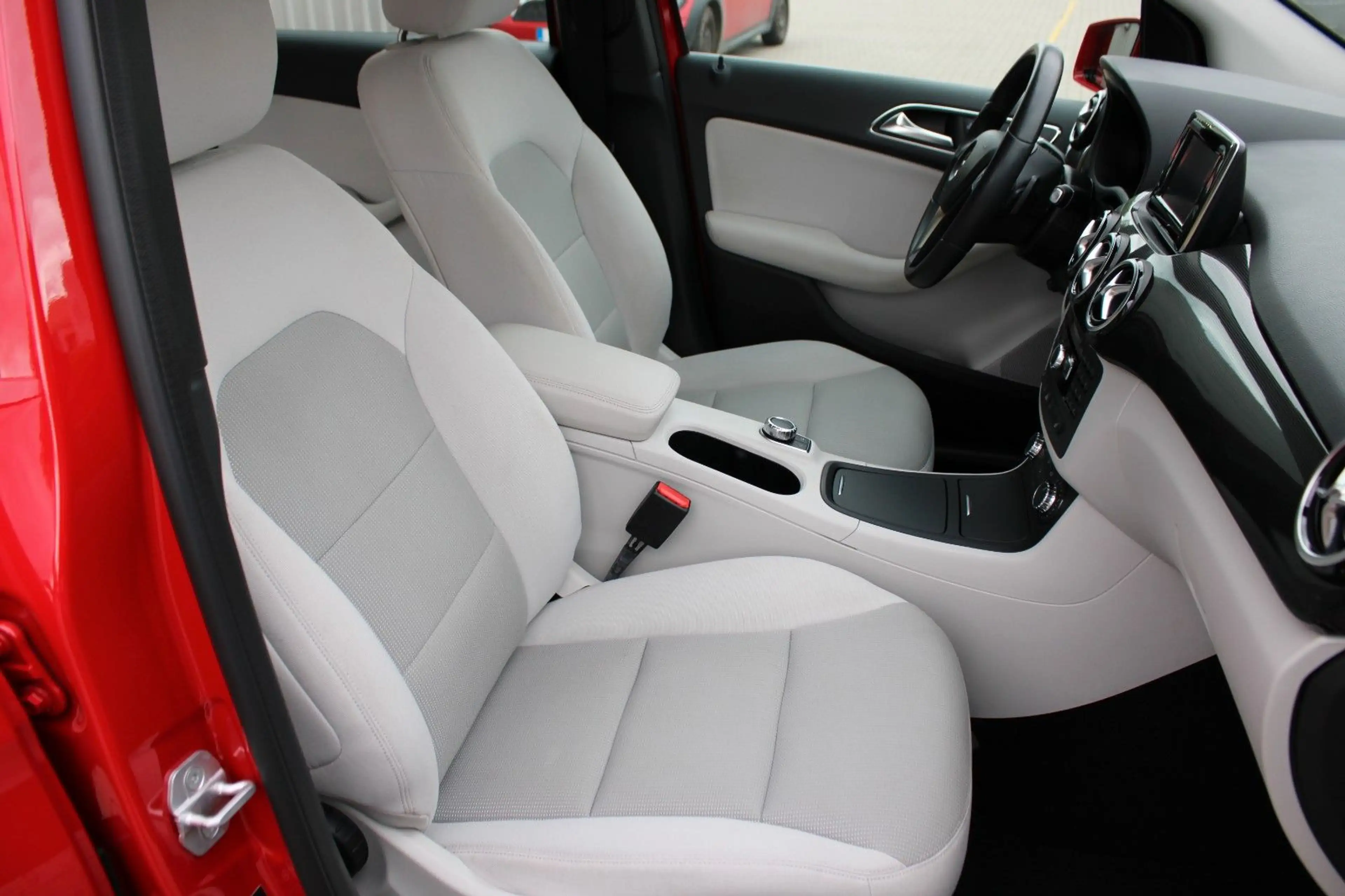 Mercedes-Benz B 220 Automatik — photo 9