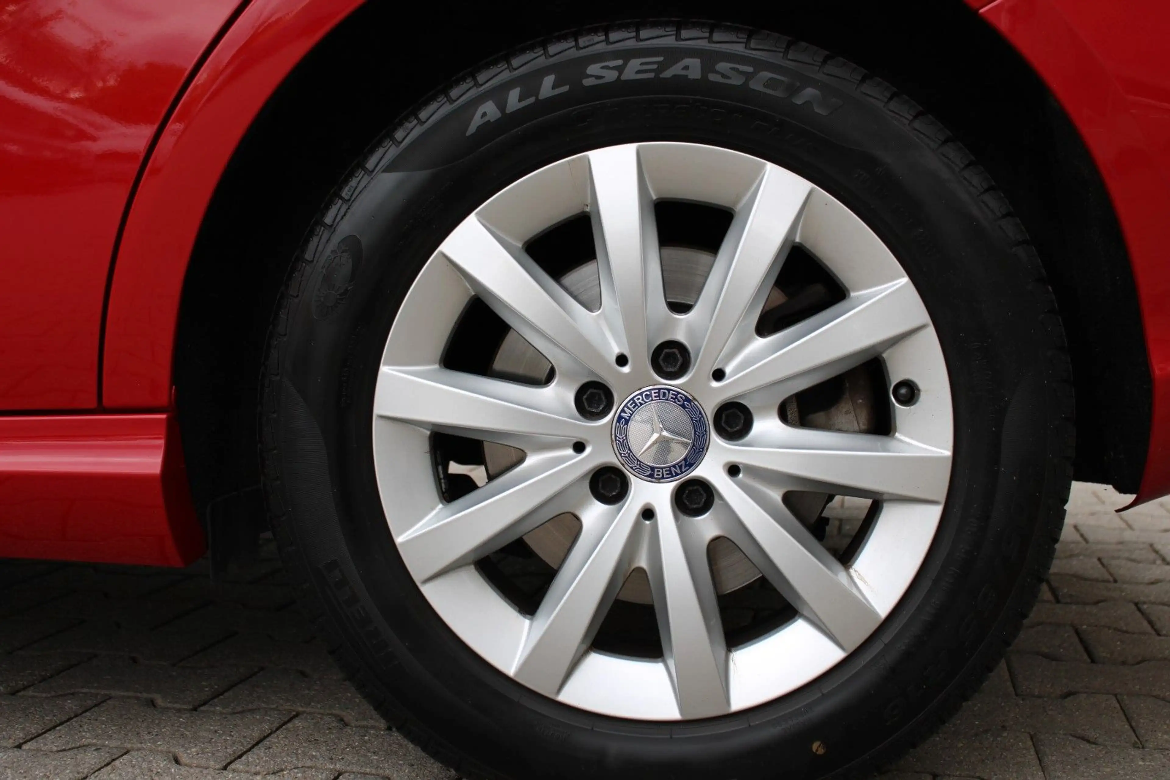 Mercedes-Benz B 220 Automatik — photo 12