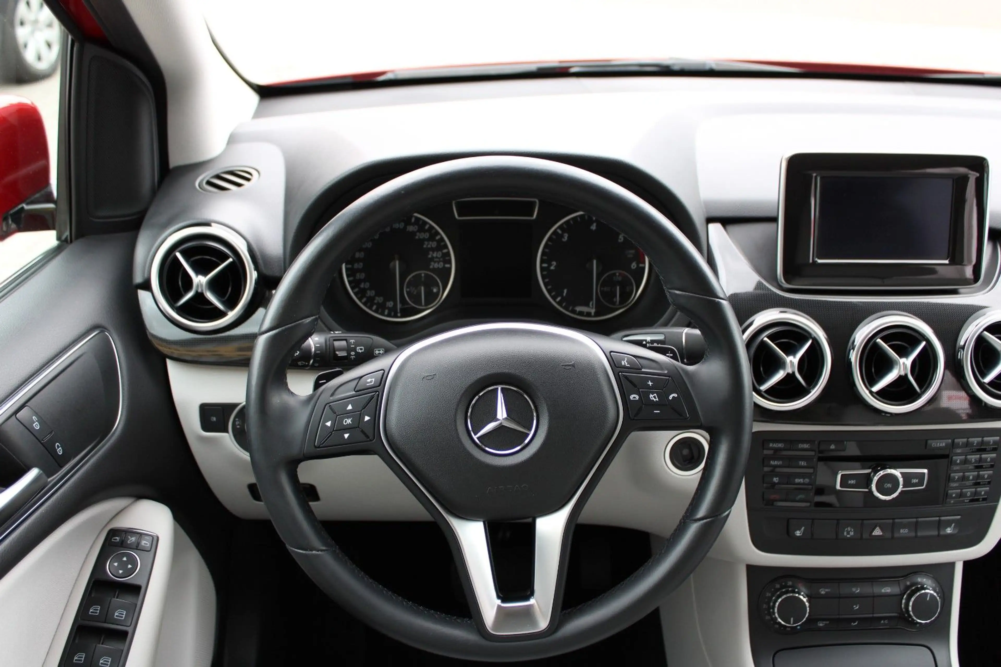 Mercedes-Benz B 220 Automatik — photo 11
