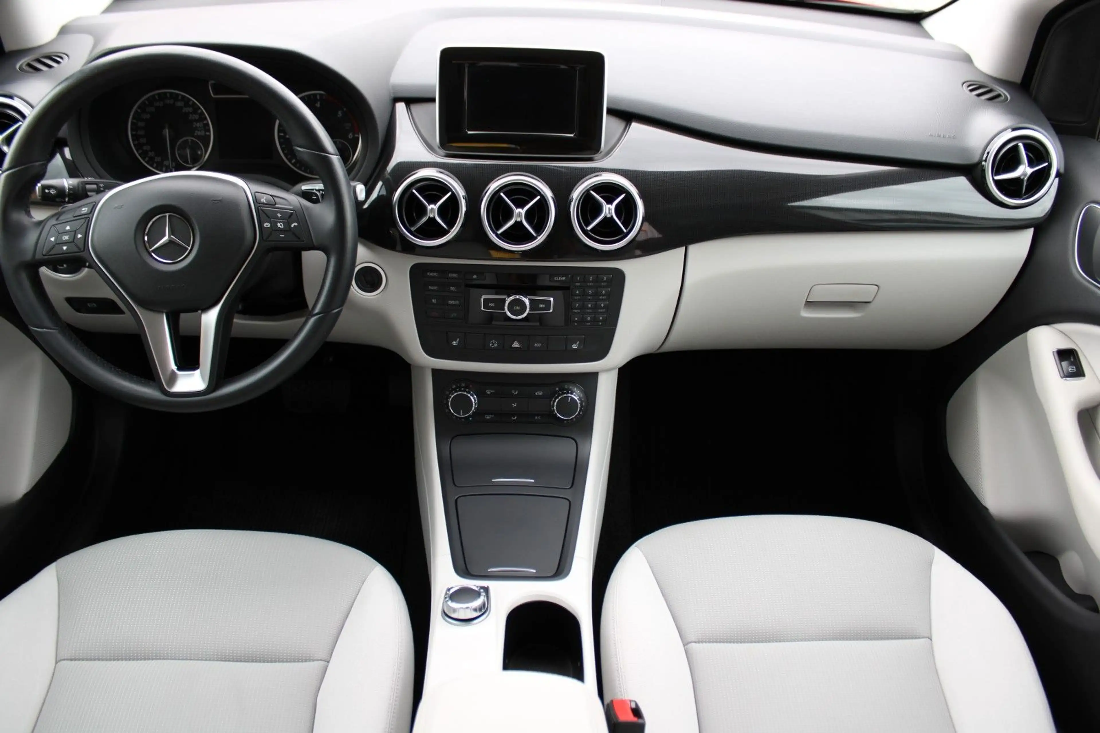 Mercedes-Benz B 220 Automatik — photo 10