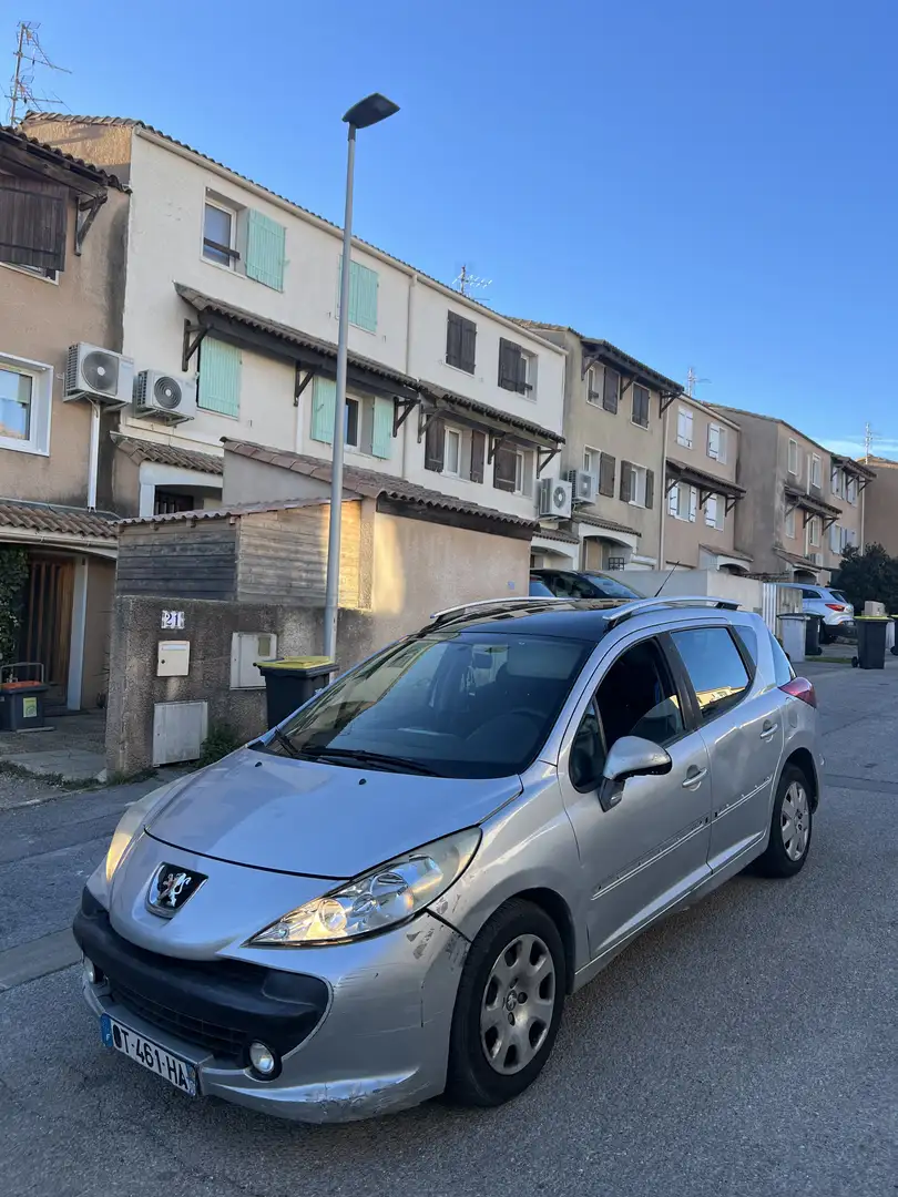 Peugeot 207 207 1.6 HDi 90ch BLUE LION Série Millésim 200 Argent - 2