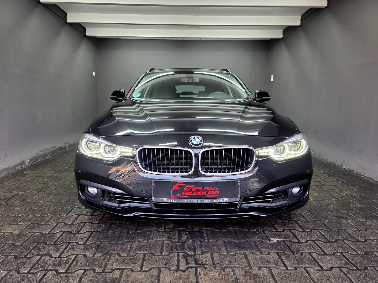 BMW 320 i Advantage, AUTOMATIK, NAVI, LED SCHEINWERFER Schwarz - 2