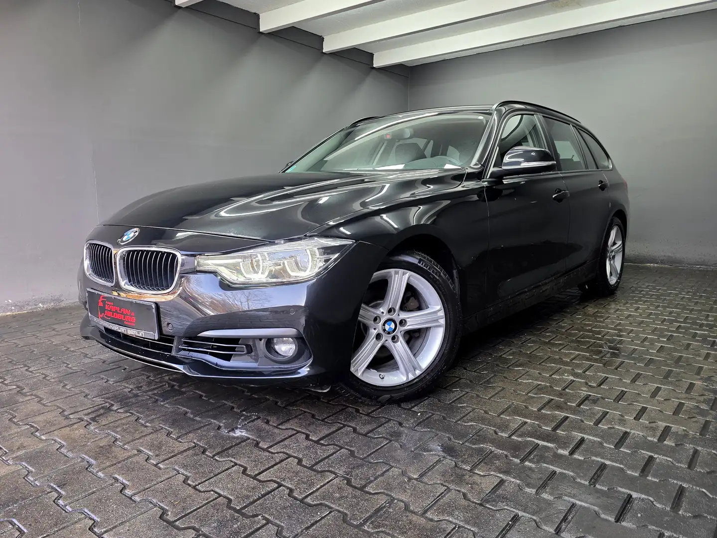 BMW 320 i Advantage, AUTOMATIK, NAVI, LED SCHEINWERFER Schwarz - 1