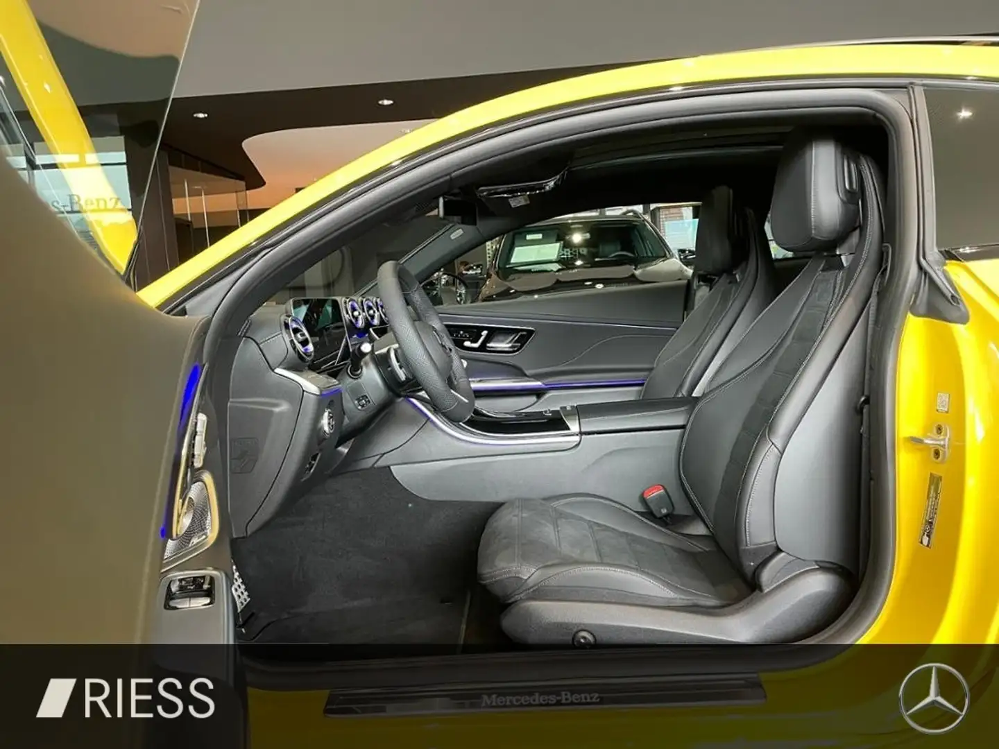 Mercedes-Benz CLE 300 4M AMG+PANO+DISTR+KEYL+DIGI LIGHT+BURM+ Jaune - 2