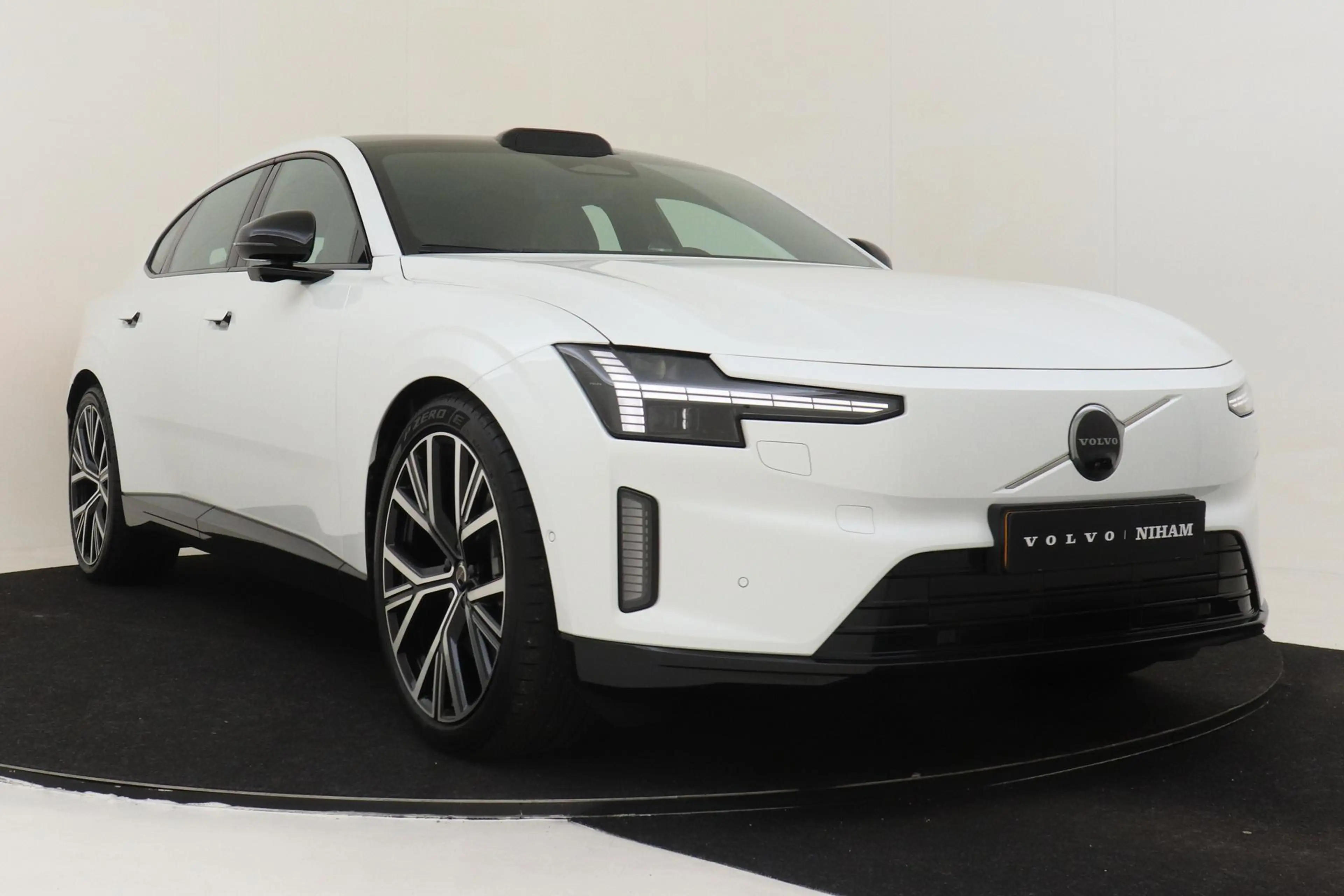 Volvo ES90 SINGLE MOTOR EXTENDED RANGE ULTRA LAUNCH EDITION * — photo 11