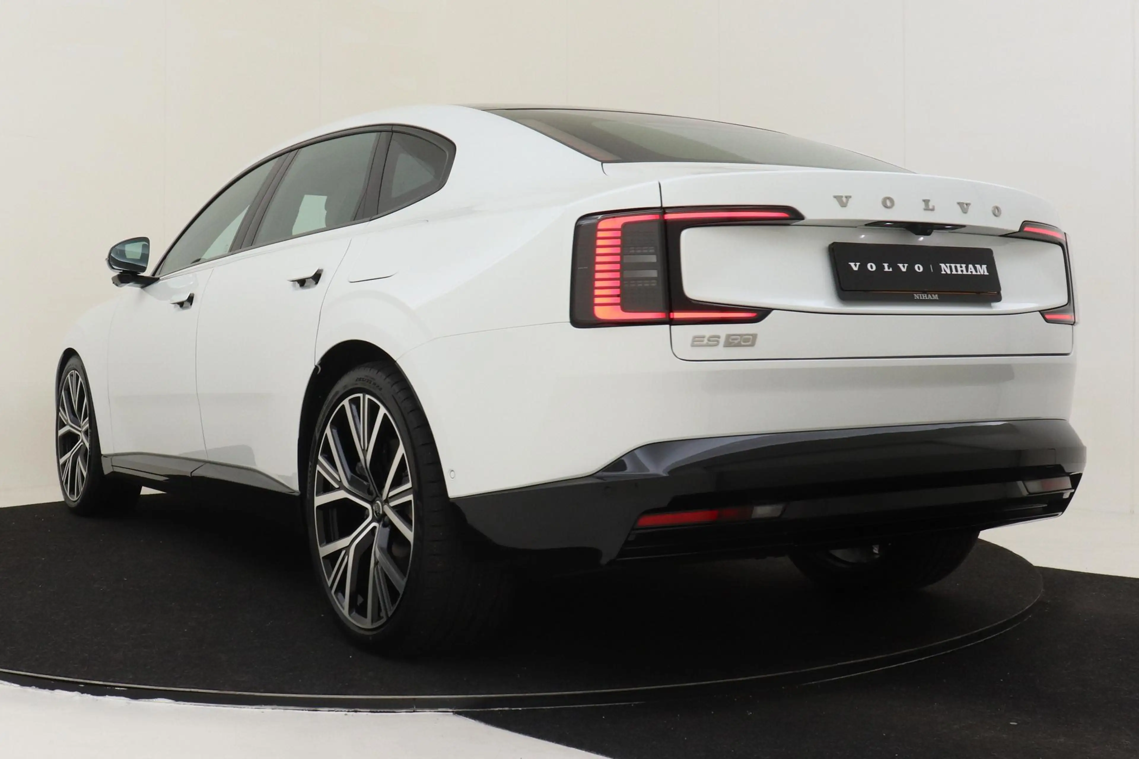 Volvo ES90 SINGLE MOTOR EXTENDED RANGE ULTRA LAUNCH EDITION * — photo 5