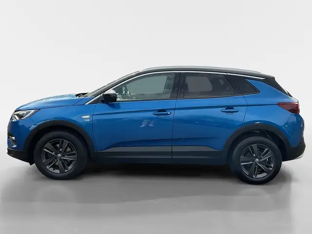 Opel Grandland view 3