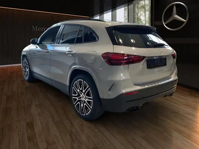 Mercedes-Benz Gla view 10