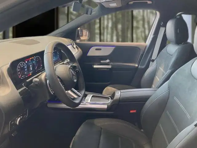Mercedes-Benz Gla view 8