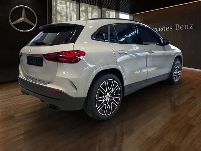 Mercedes-Benz Gla view 11